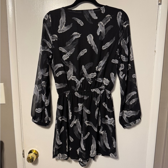 Express Romper Black with Feather Pattern Size M - Picture 2 of 3